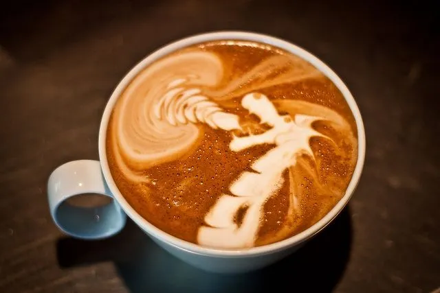 Figuras creativas en tazas de café capuchino - Art in the coffee ...