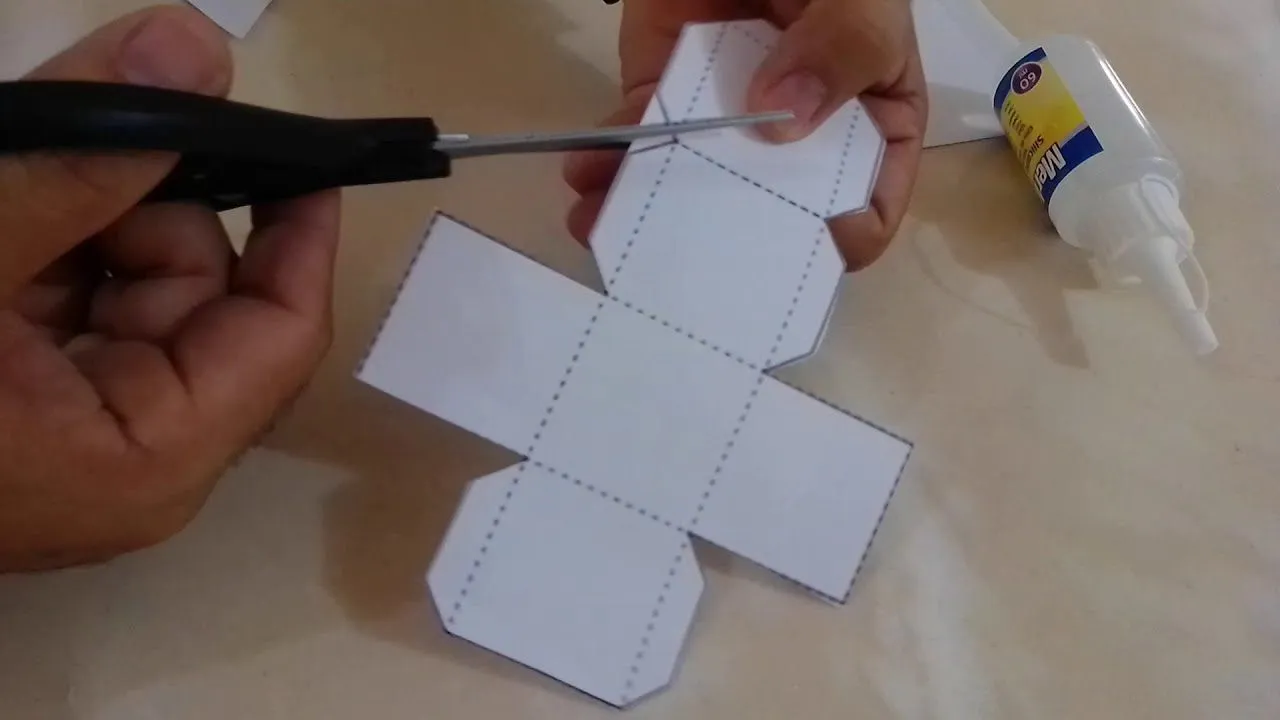 FIGURAS GEOMETRICAS CON PAPEL, Cuadrados y Prismas - YouTube