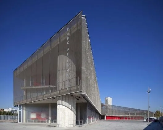 Firehouse of Palma de Mallorca / Jordi Herrero Arquitecto | ArchDaily