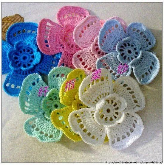 Fleurs colorées et leurs grilles gratuites , au Crochet ! - Le ...