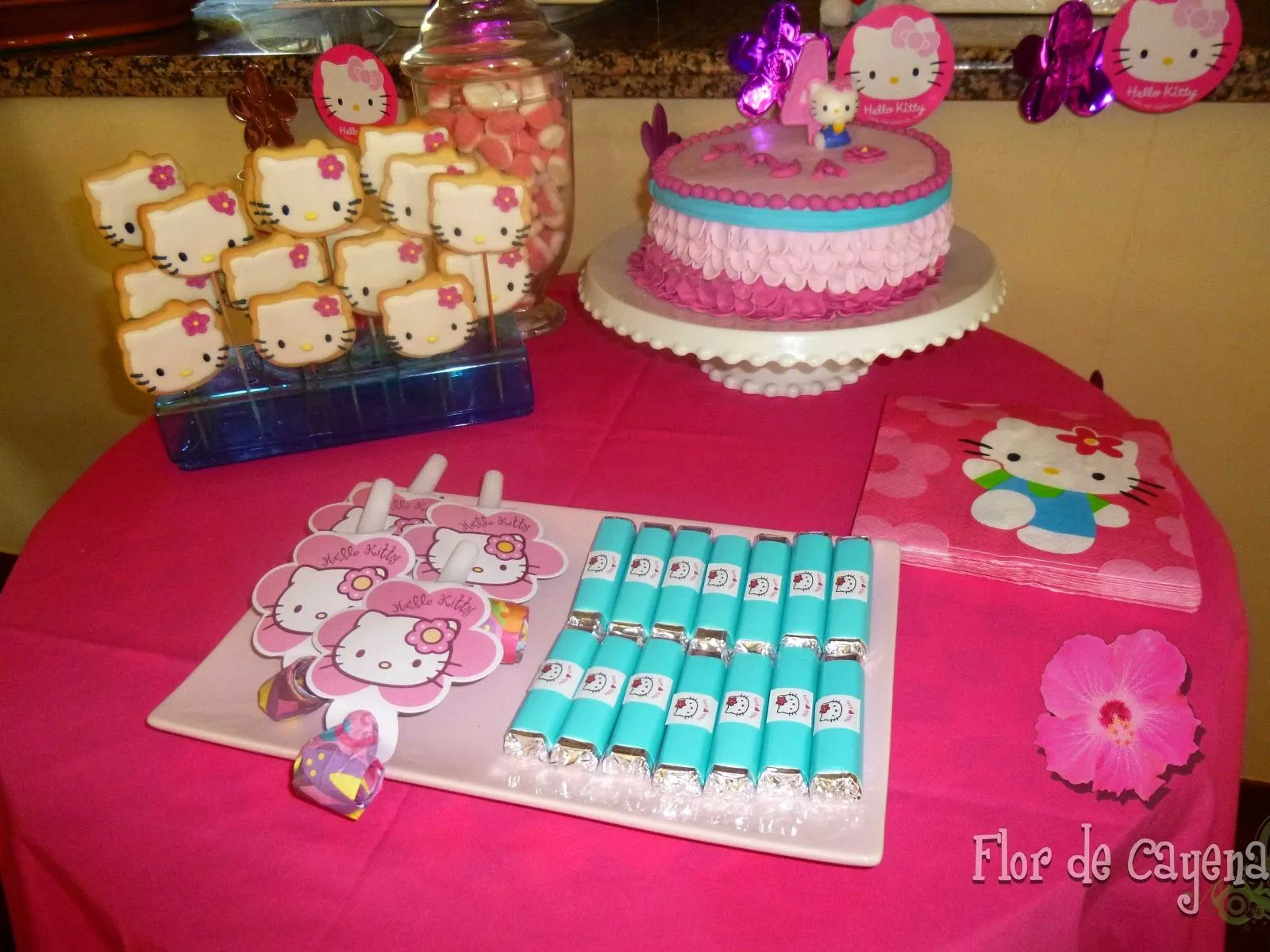 Flor de Cayena: TARTA HELLO KITTY