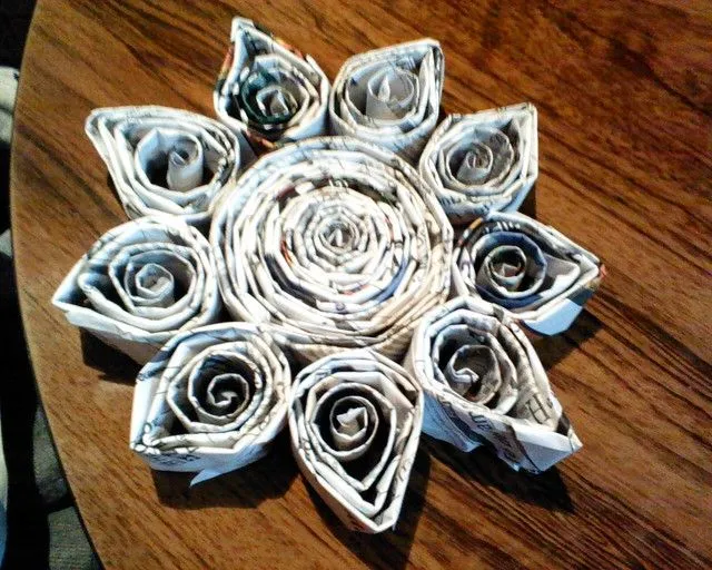 Flor hecha de papel de periodico | Flickr - Photo Sharing!