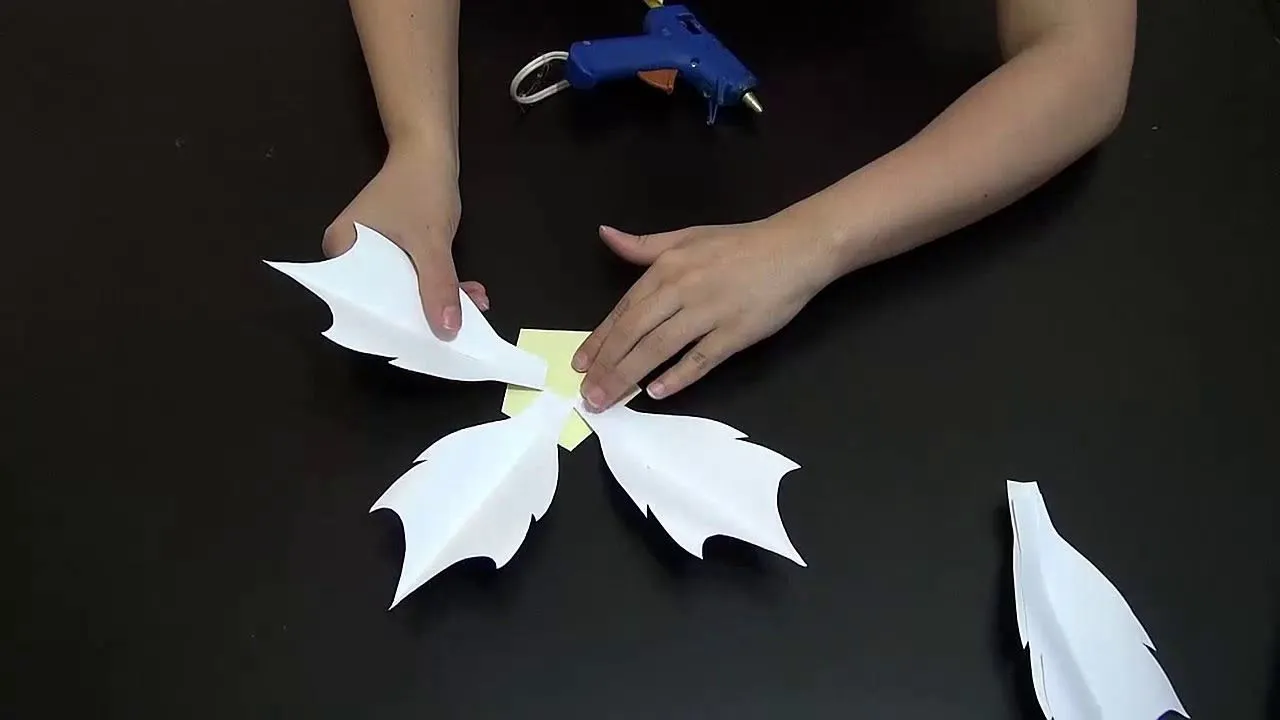 Como hacer Flor de Papel | Moldes Gratis | Flor de Navidad | blanca navidad  - YouTube