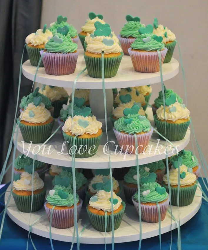 Flor's Bakery: Torre de cupcakes con cintita para Fiesta de 15