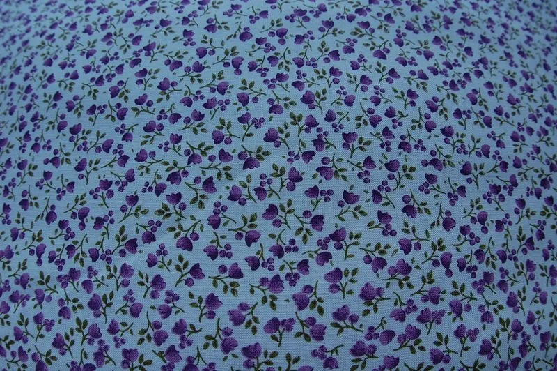 Tela estampada flores violeta s/fondo blanco. Fat Quarter de ...