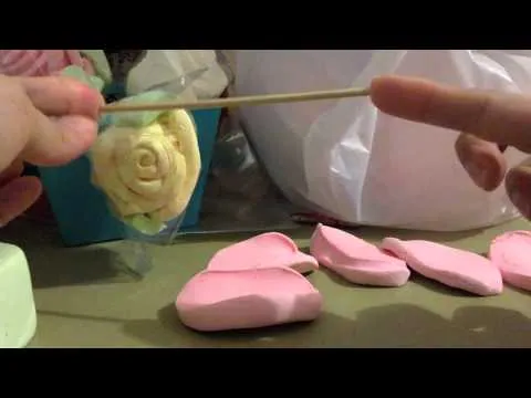 Flores con bombones - YouTube