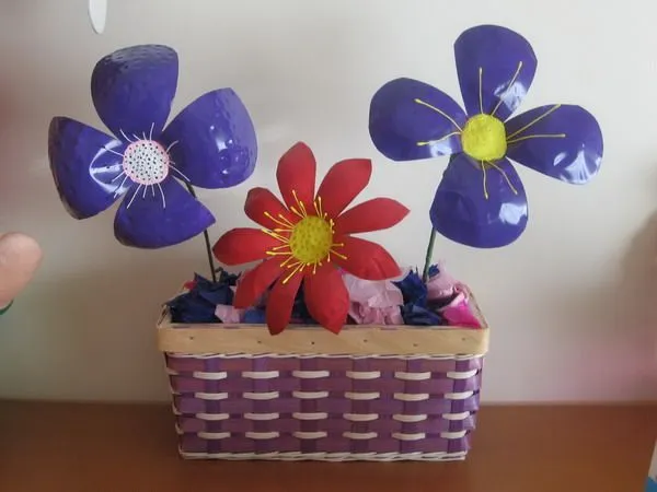 Como hacer flores con botellas plasticas - Imagui
