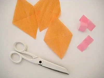 Como hacer flores de papel crepe ~ Portal de Manualidades