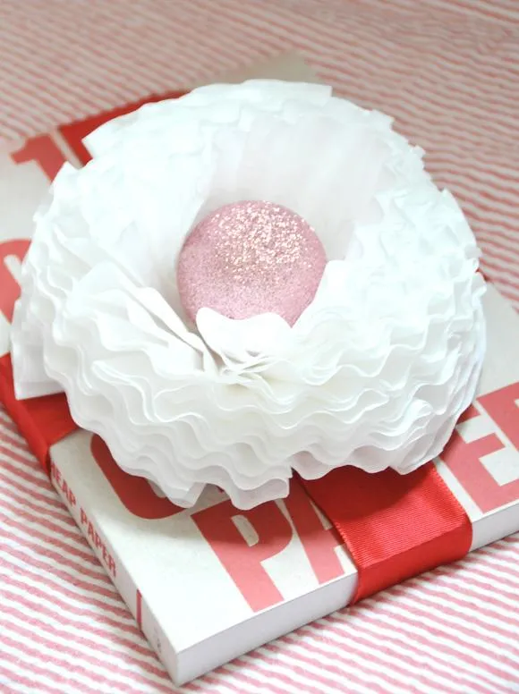 Flores, pompones, decoracion con moldes de muffins - Manualidades ...