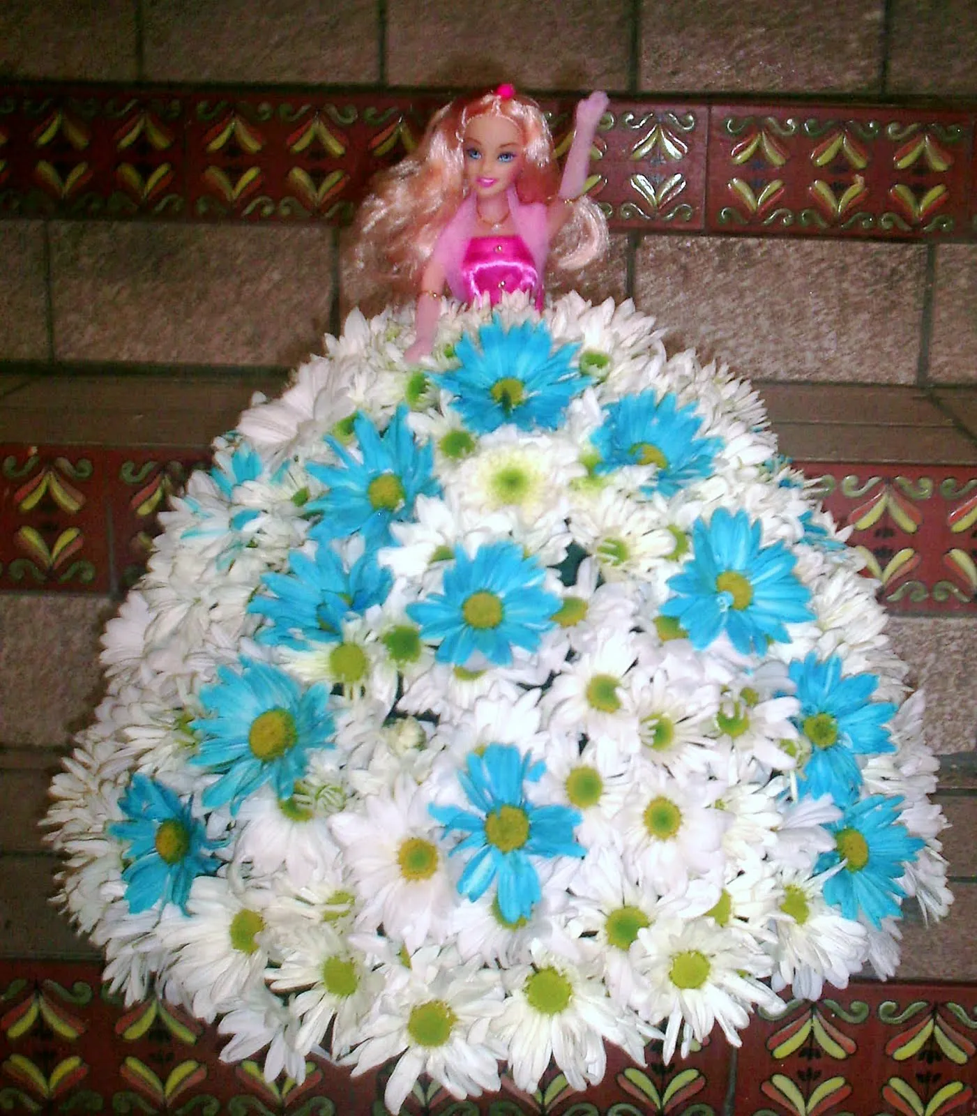 FLORISTERIA MARGARITA: MUÑECA QUINCEAÑERA