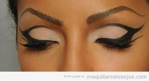 Formas que puedes pintar en tus párpados con un eyeliner negro ...