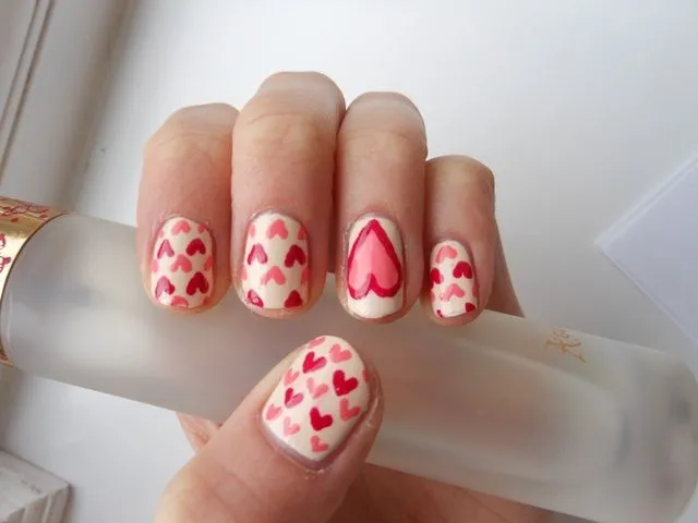 Foto 2 de ¿Cómo pintar tus uñas para San Valentín? | Red17