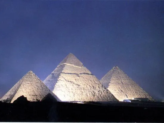 Foto de Giza, Gobernación de Guiza: Las Piramides de noche en ...