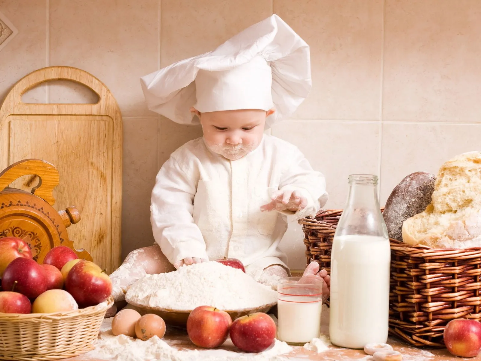 Foto de niño cocinero preparando masa de harina ~ Mejores Fotos ...