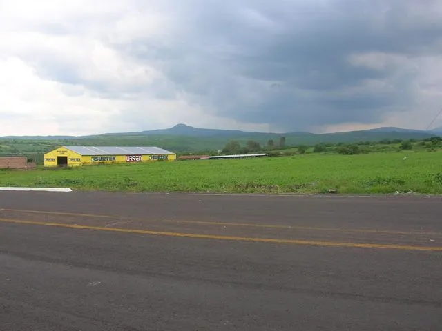 Otra foto del paisaje ziquitarense, al fondo, desde carretera ...