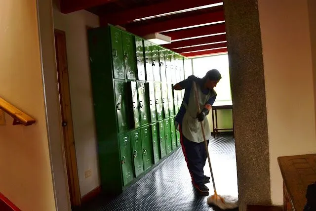 FOTO PERIODISMO: FOTOS DE PERSONAS HACIENDO EL ASEO ...ALEJO MELO