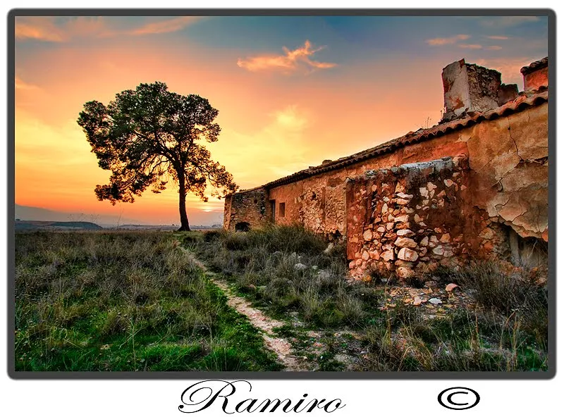 Foto Ramiro: A TUS ATARDECERES ROJOS SE ACOSTUMBRARON MIS OJOS....