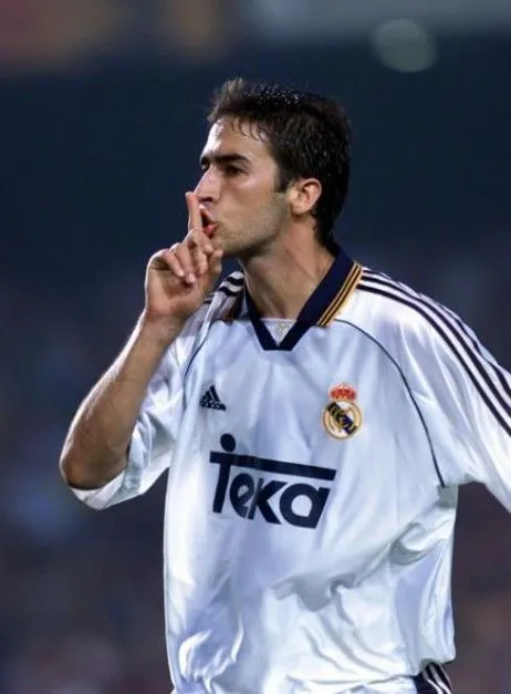 Foto - raul marca en el campo del barcelona y silencio