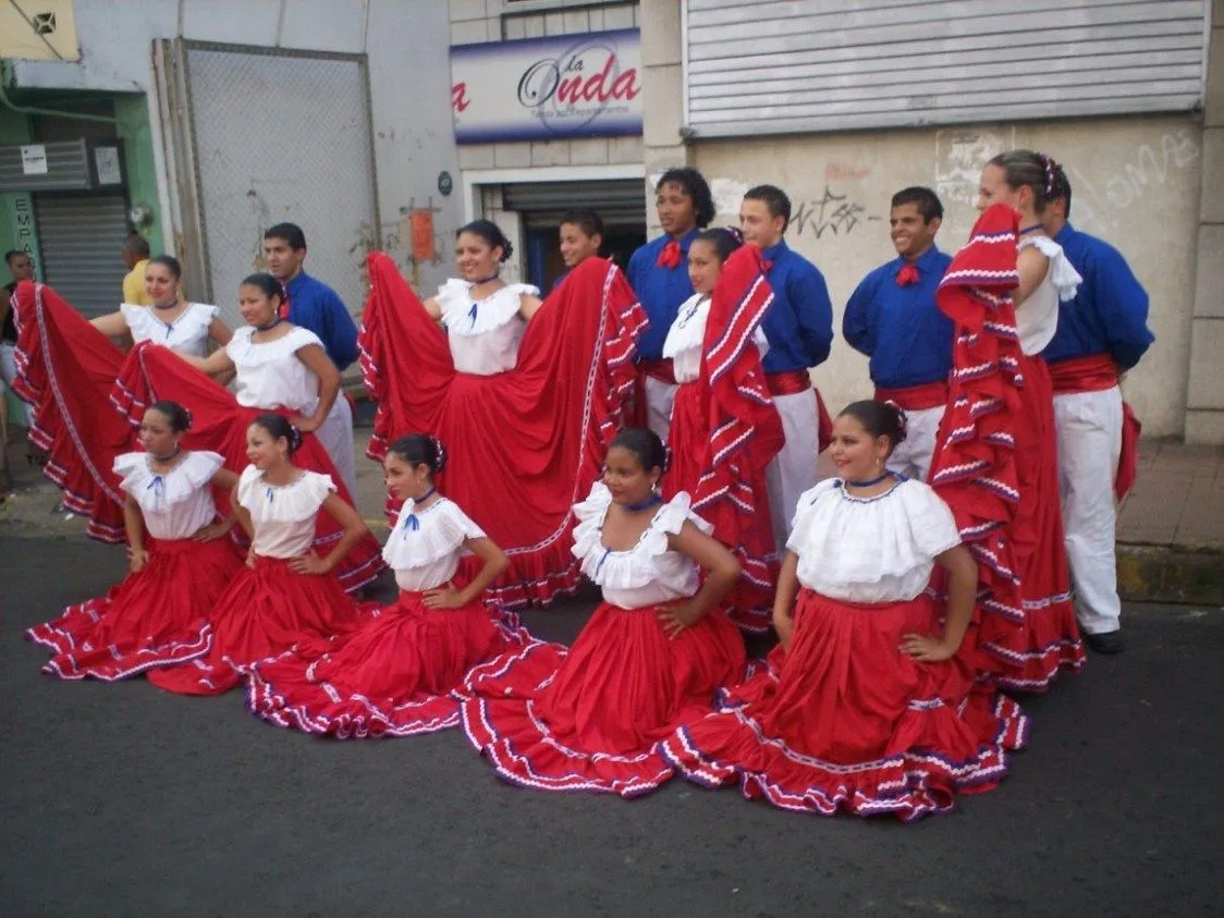 Foto: TRAJES TÍPICOS - FotoPaises.com