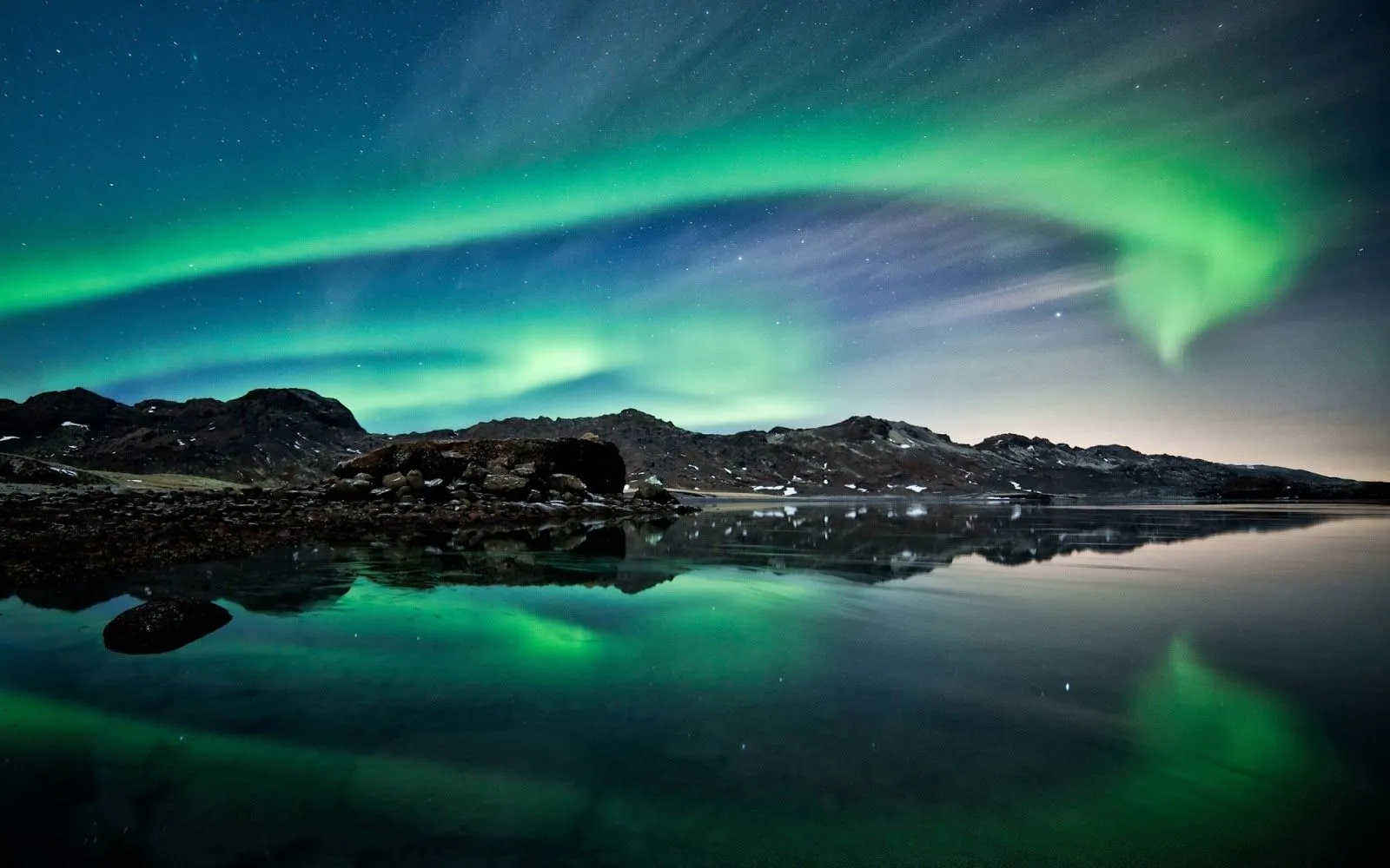 FOTOFRONTERA: Aurora boreal y un bello paisaje