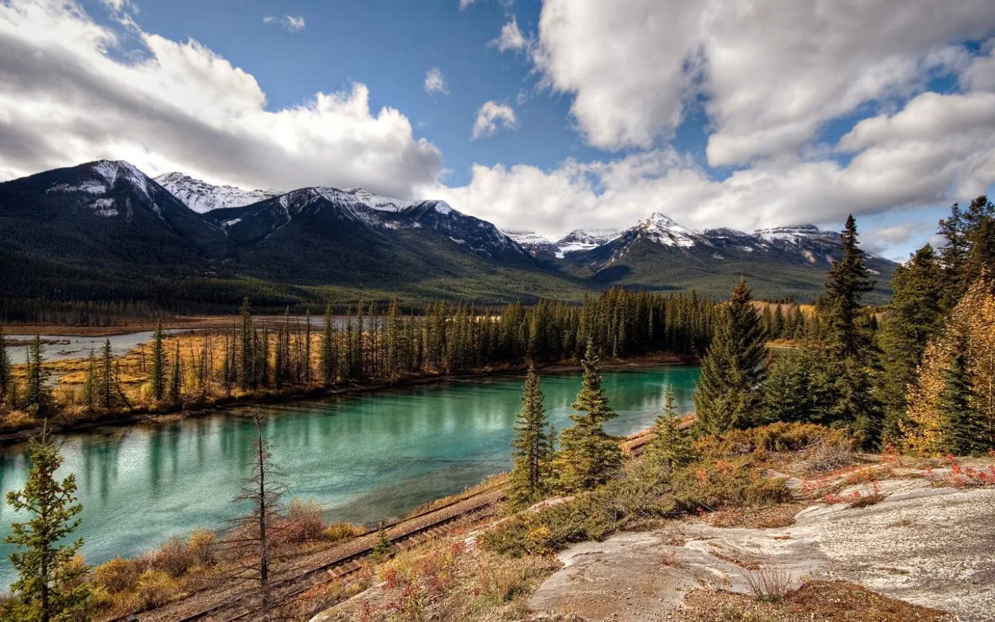 FOTOFRONTERA: Hermoso paisaje nevado con árboles y lagos