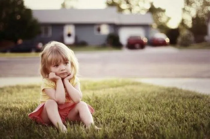 las fotos mas alucinantes: niña pensando