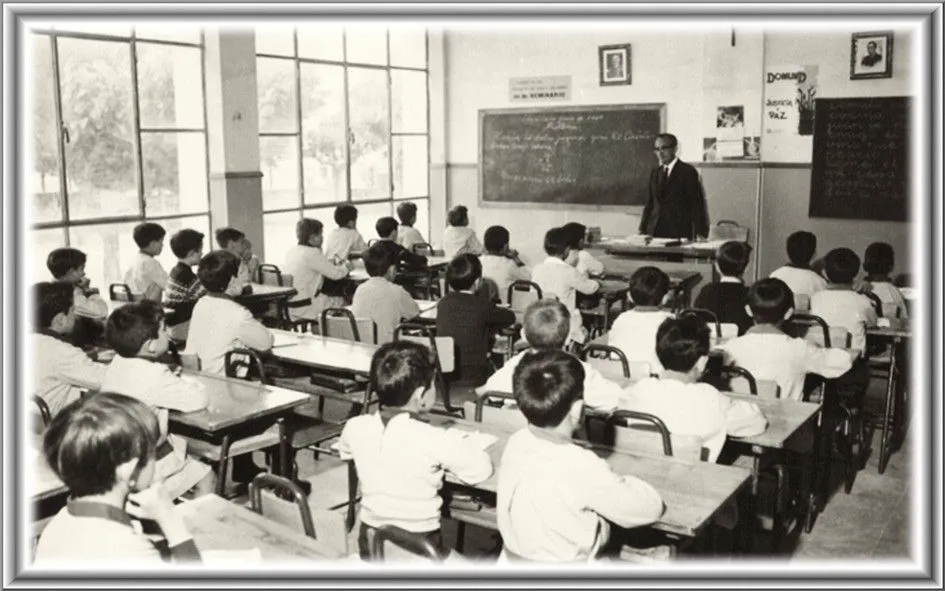 FOTOS ANTIGUAS DE IBI: NIÑOS EN CLASE EN EL GRUPO CERVANTES DE IBI ...