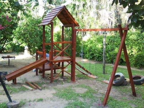 Fotos de Cabaña para niños y juegos infantiles de madera - Santa ...