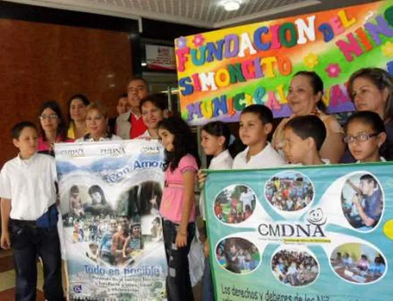 Niños y niñas valeranos instalaron carteleras para promover ...