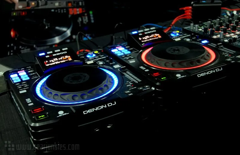 Fotos Denon DJ SC2900 : (Red Led) - Audiofanzine