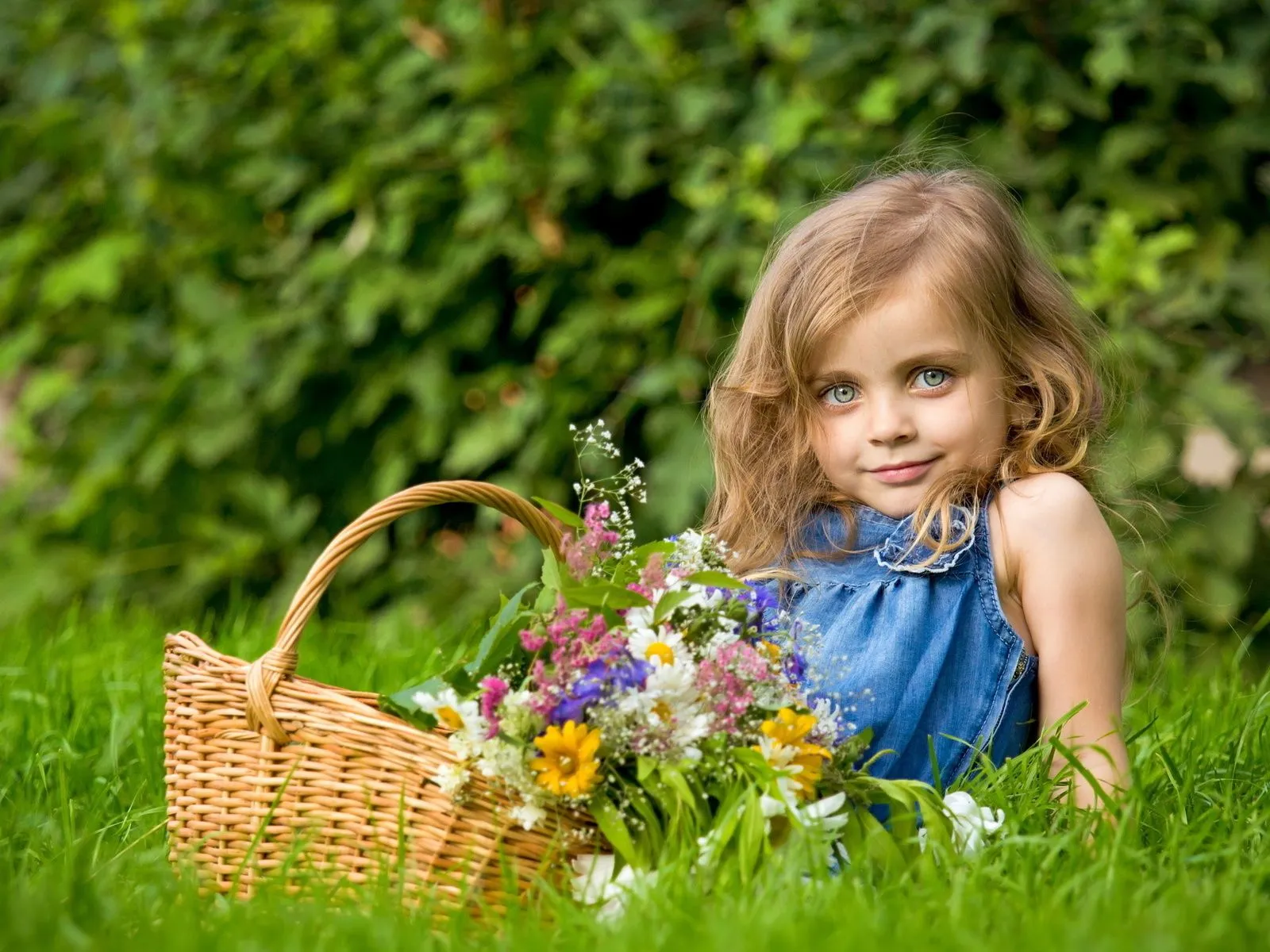 Fotos de niña con canasta de flores para facebook ~ Mejores Fotos ...