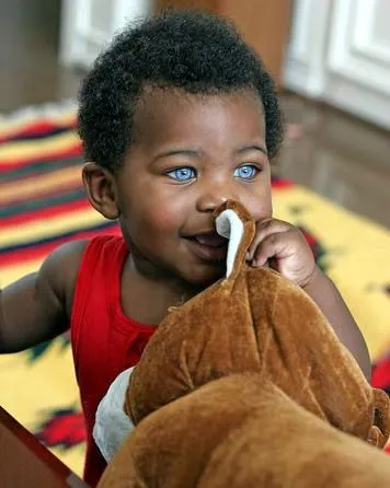 Fotos de niñito negro con ojos azules ~ Locuras en la Web