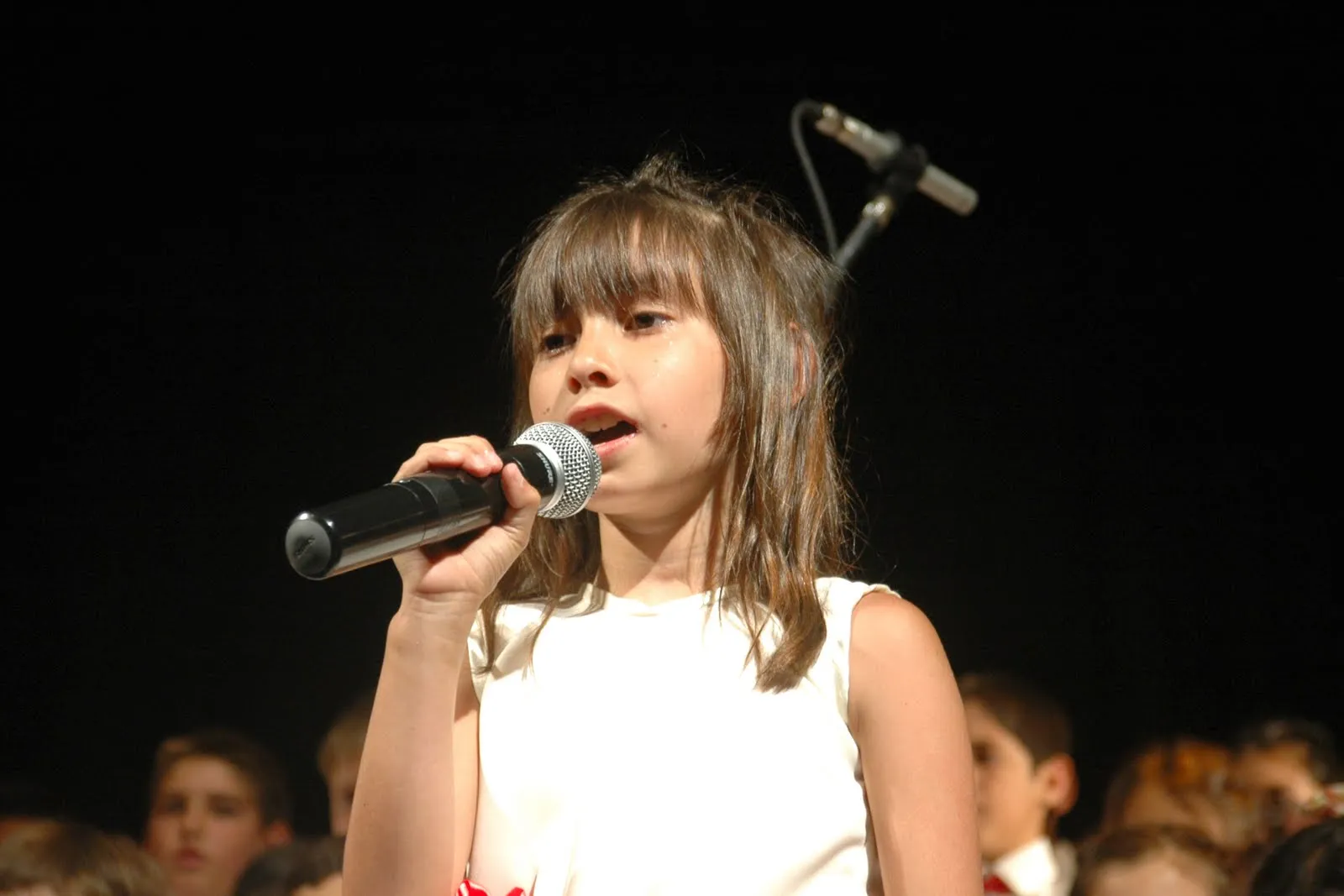 Fotos de niños cantando - Imagui