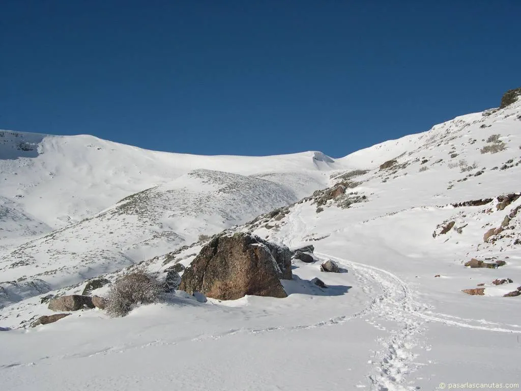 fotos de paisajes - foto de paisaje de rocas y nieve