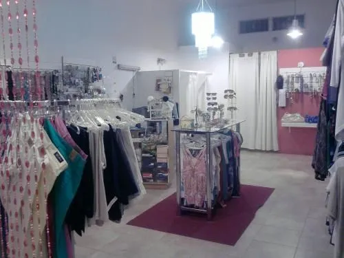 Fotos de vendo negocio de ropa de mujeres y accesorios - Córdoba ...