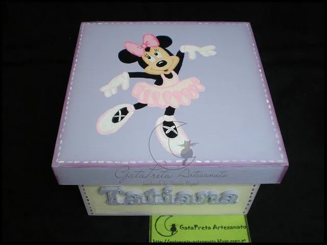 Fraldário, cesta, caixa de recordações de bebé e moldura "Minnie ...