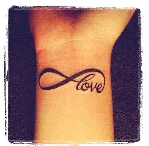 Frase: Love & Signo Infinito - Tatuajes para Mujeres