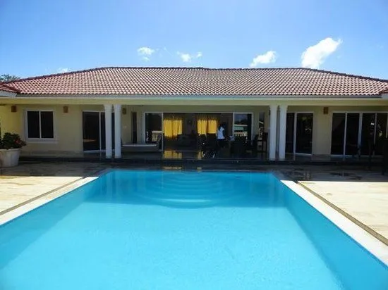 Frente de la Piscina - Picture of Residencial Casa Linda, Sosua ...