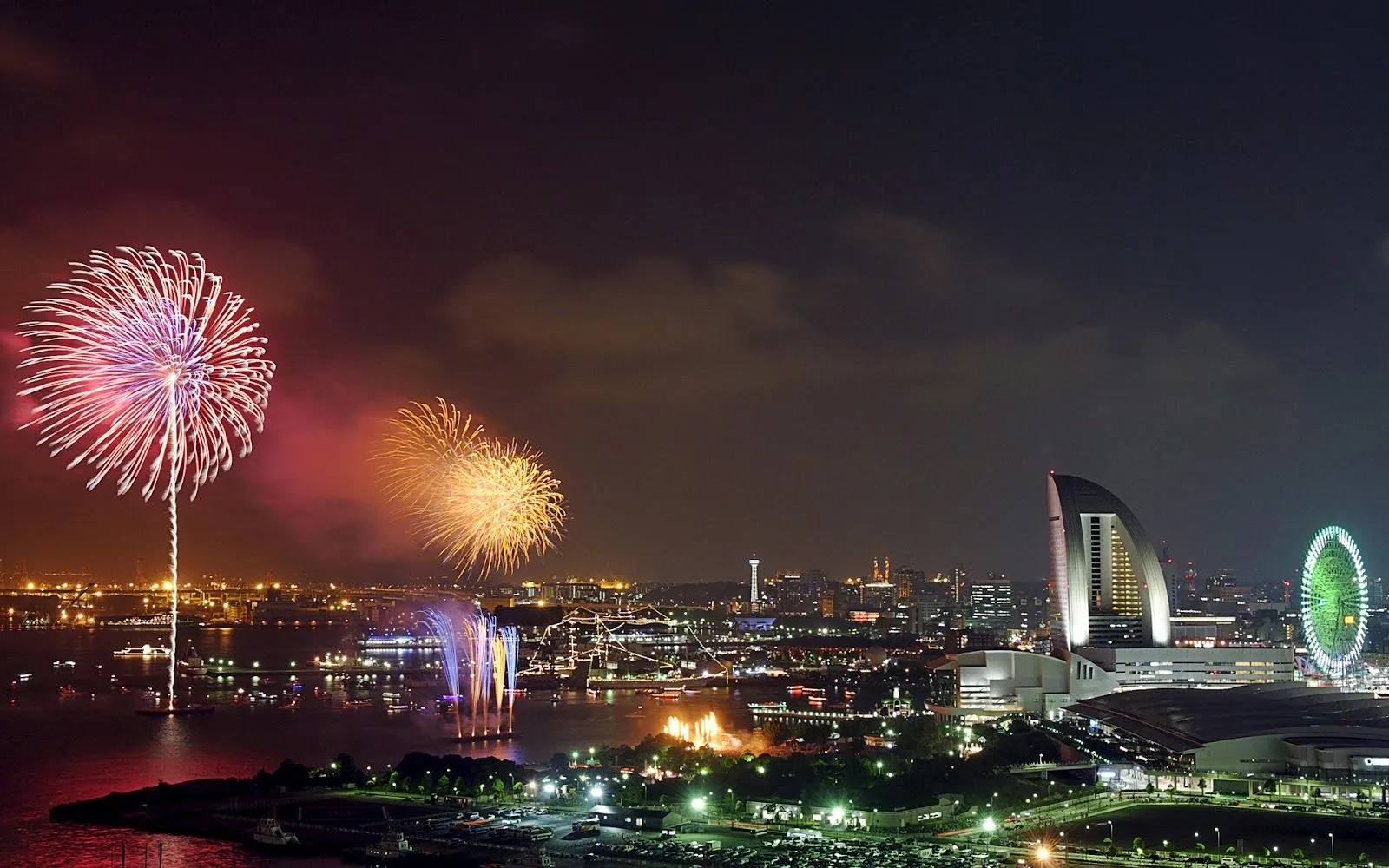 Fuegos Artificiales en la Ciudad de Yokohama | Fotos e Imágenes en ...