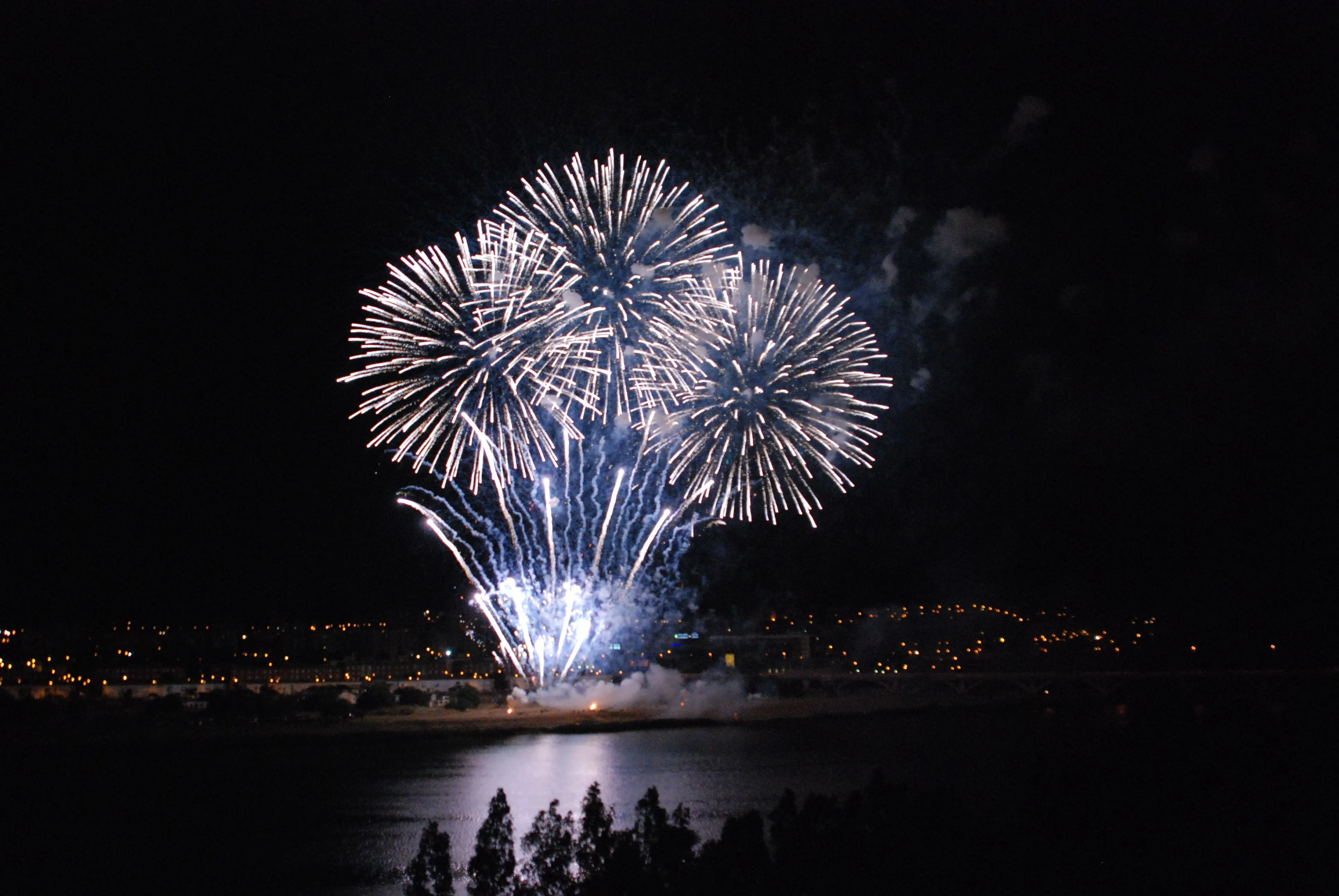 Fuegos artificiales, ¿por qué son de colores? - Taringa!