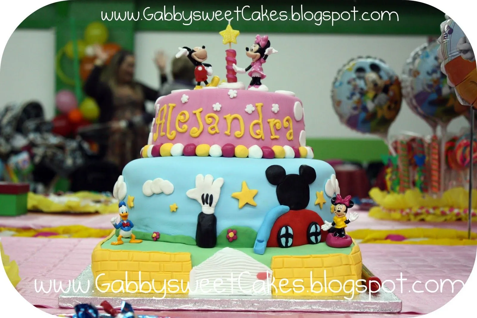 GabbySweetCakes Repostería Personalizada: Tarta de La Casa de ...