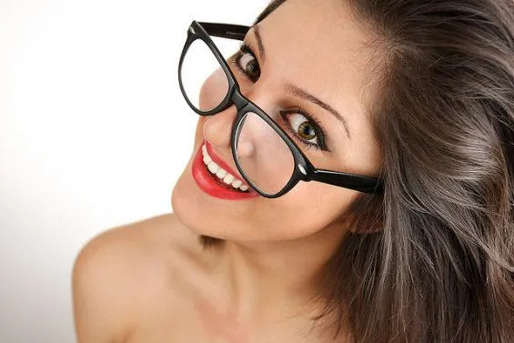 Las gafas 'Nerd' son lo último - Caprichos de Lady in Red