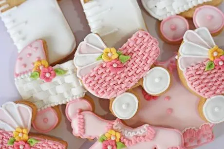 Galletas decoradas para baby shower (coche con canasta) - Paperblog