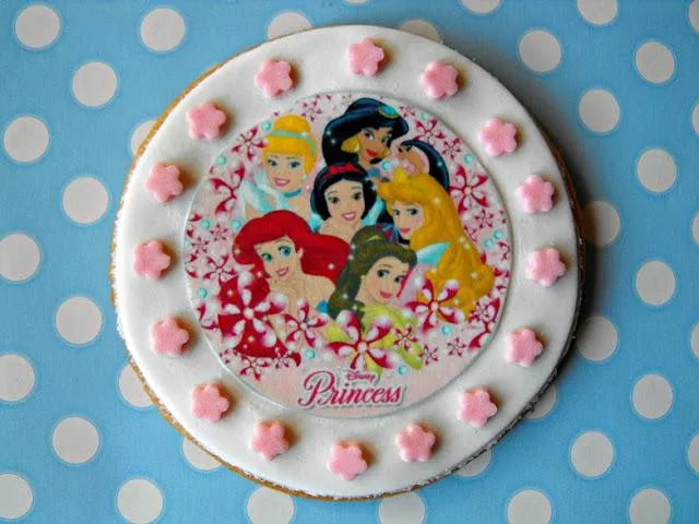 Galletas, piruletas y cupcakes de princesas disney con papel de ...