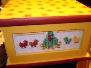 UNA GALLINA CON SUS POLLITOS EN PUNTO DE CRUZ. - El blog de iria ...