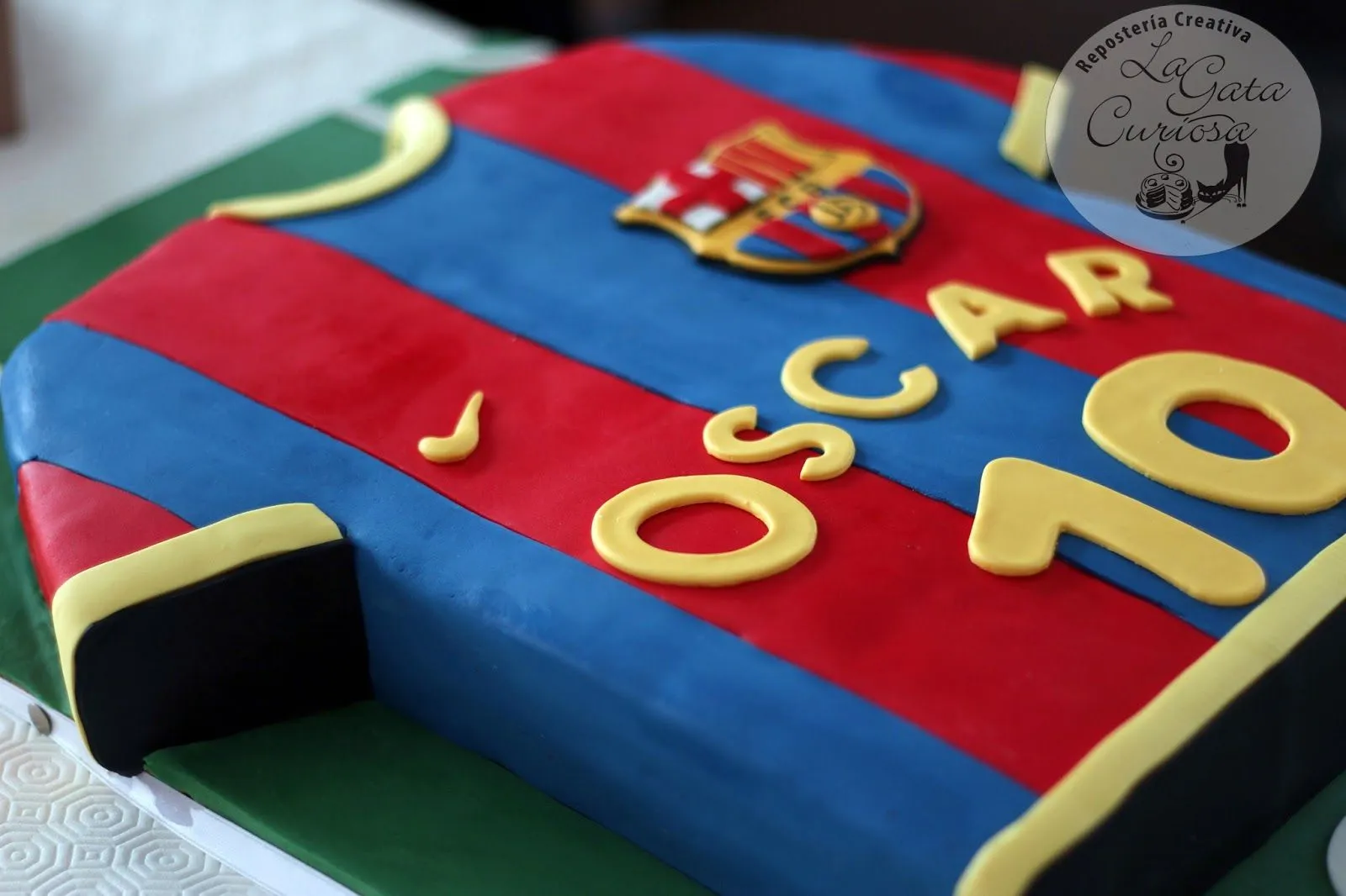 La Gata Curiosa: TARTA FONDANT CAMISETA DEL BARÇA PARA OSCAR