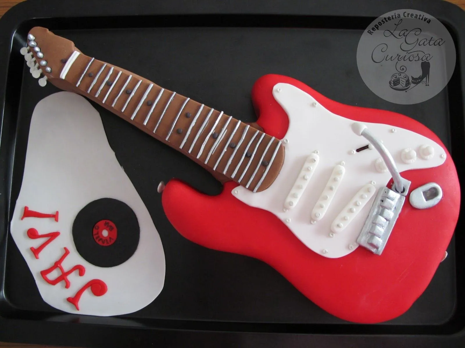 La Gata Curiosa: TARTA FONDANT GUITARRA ELECTRICA