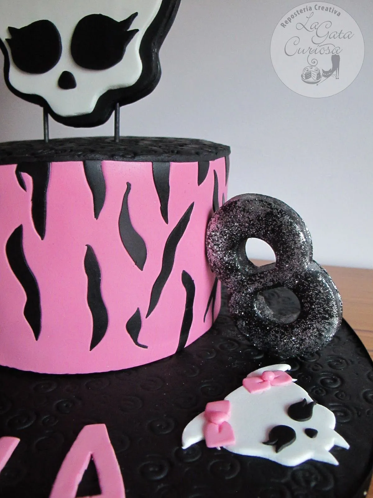 La Gata Curiosa: TARTA FONDANT MONSTER HIGH