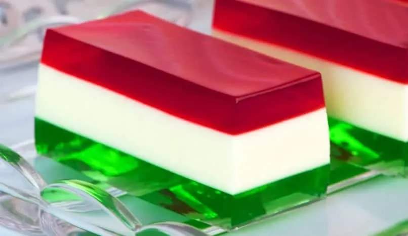 Pastel tres gelatinas con los colores de la Navidad - Recetín