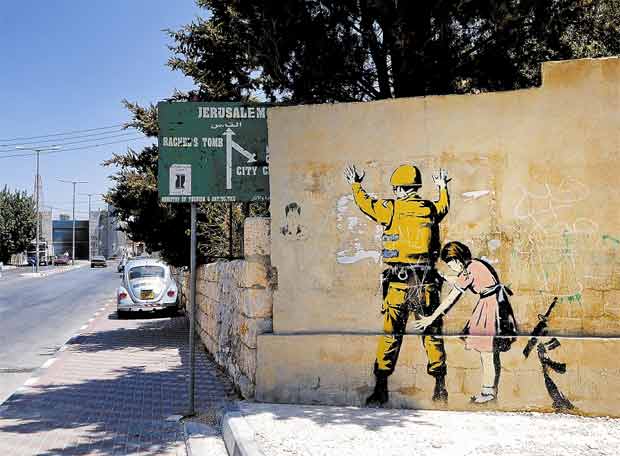 La gente detrás de las paredes – This is Banksy | debocaenboca